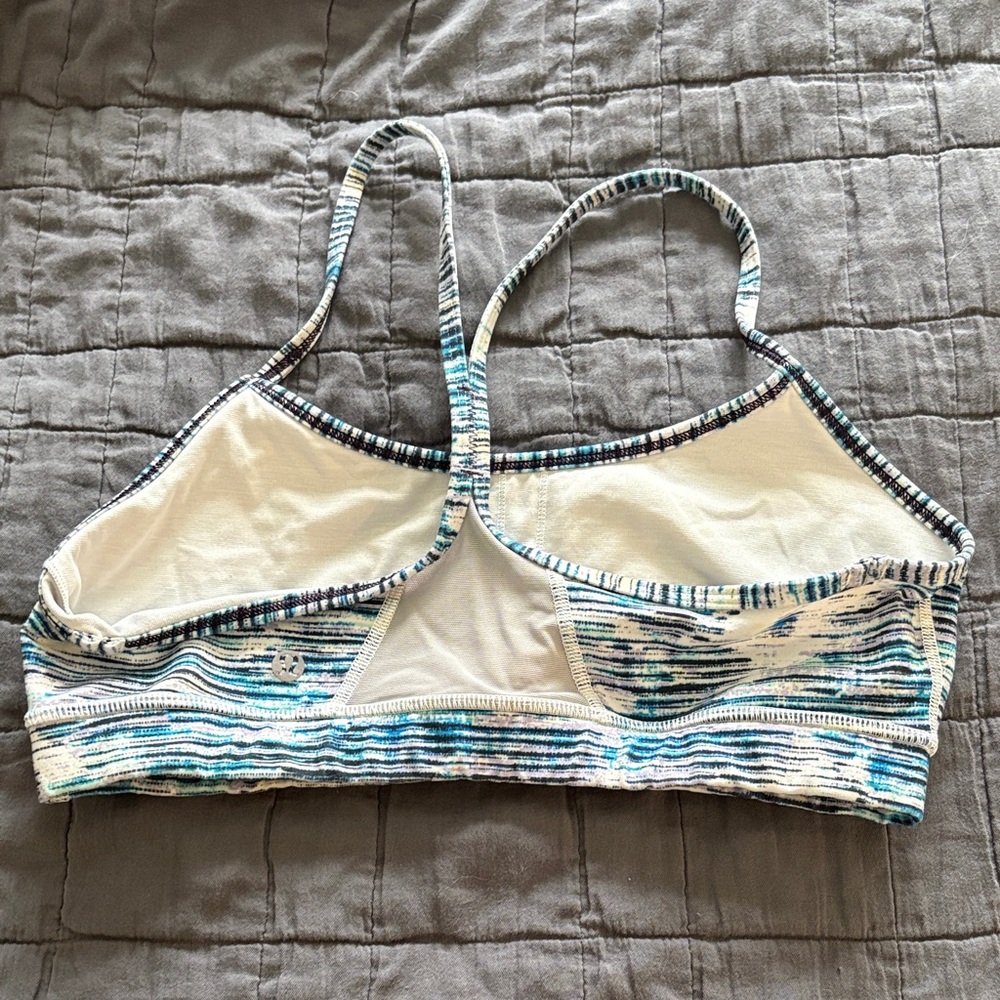 Lululemon flow y bra size 10 - Picture 2 of 2